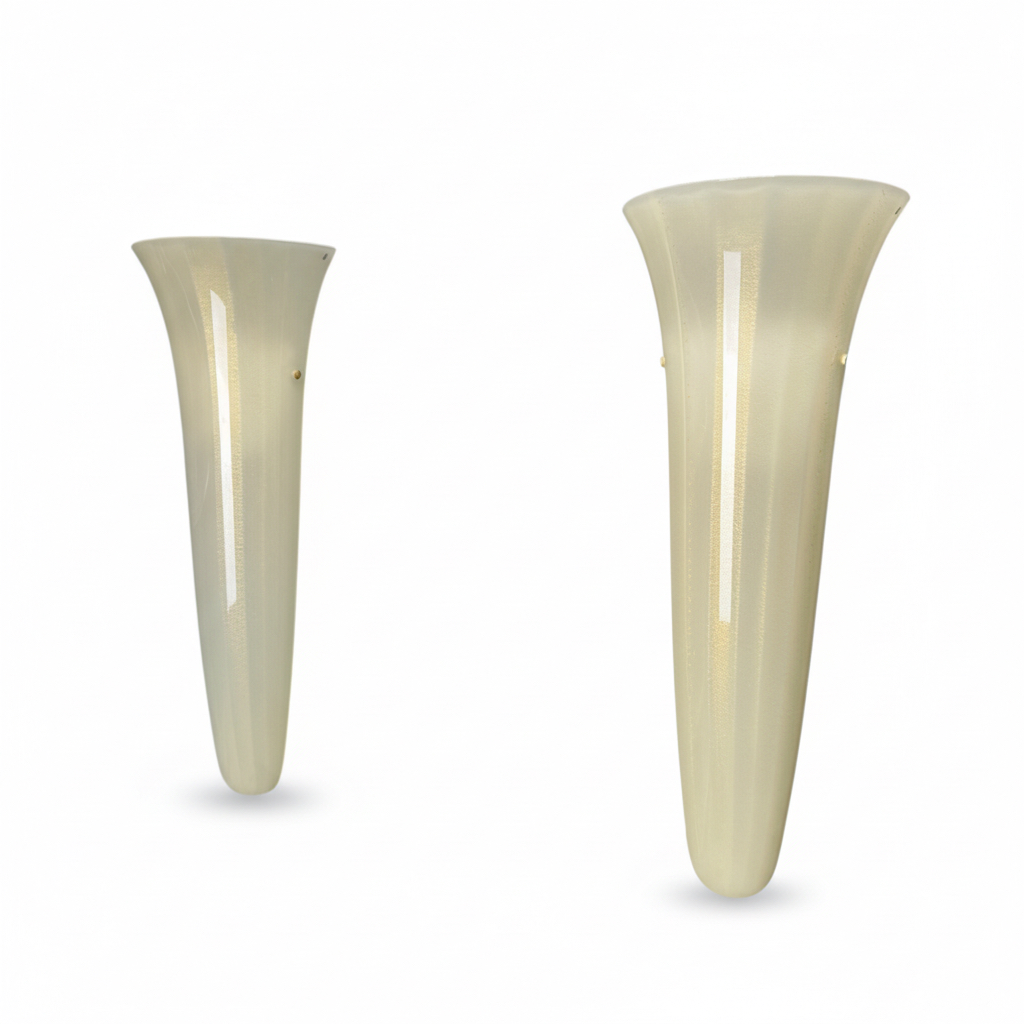 lampada applique a corolla in vetro alabastrino