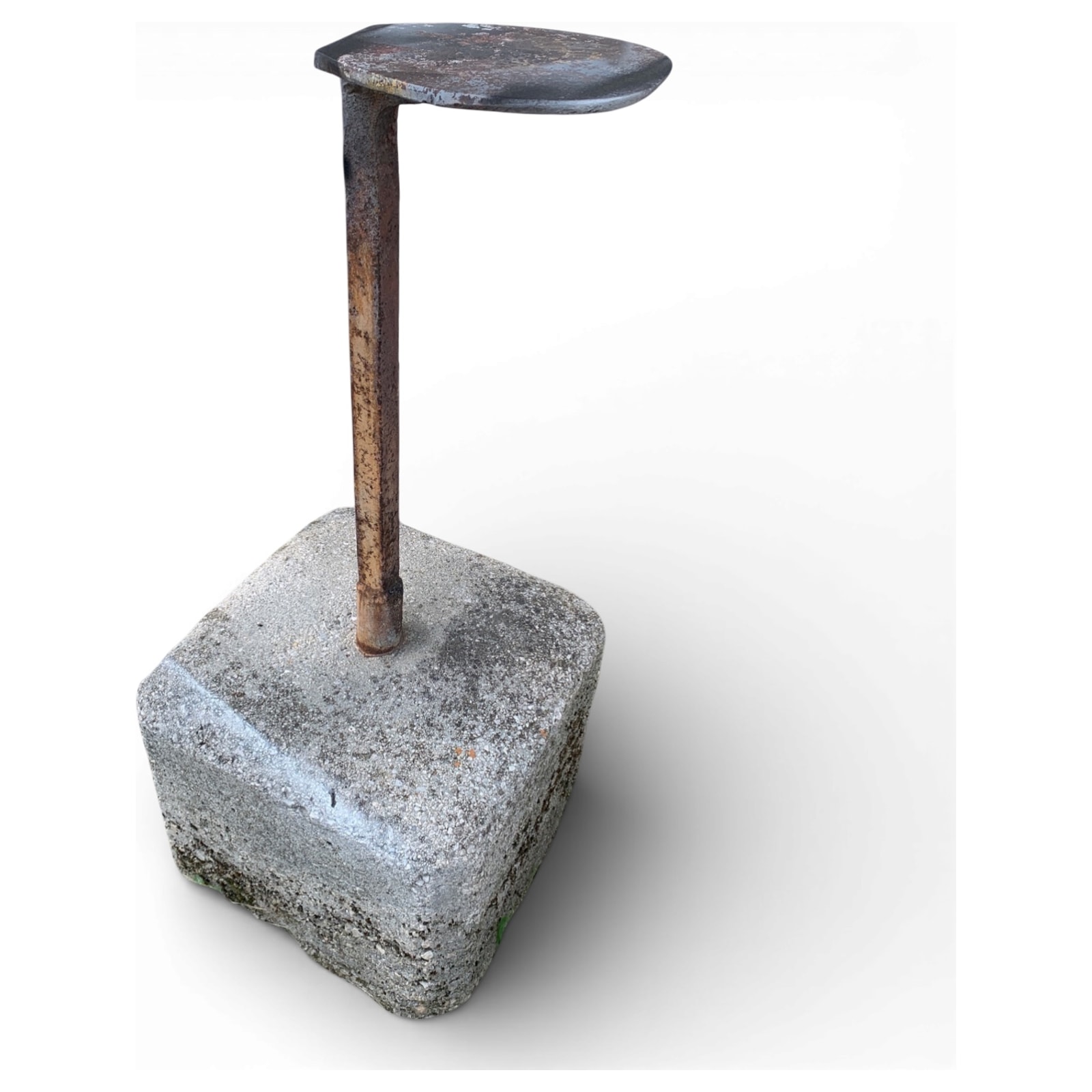 battilama industriale con base in cemento e ferro