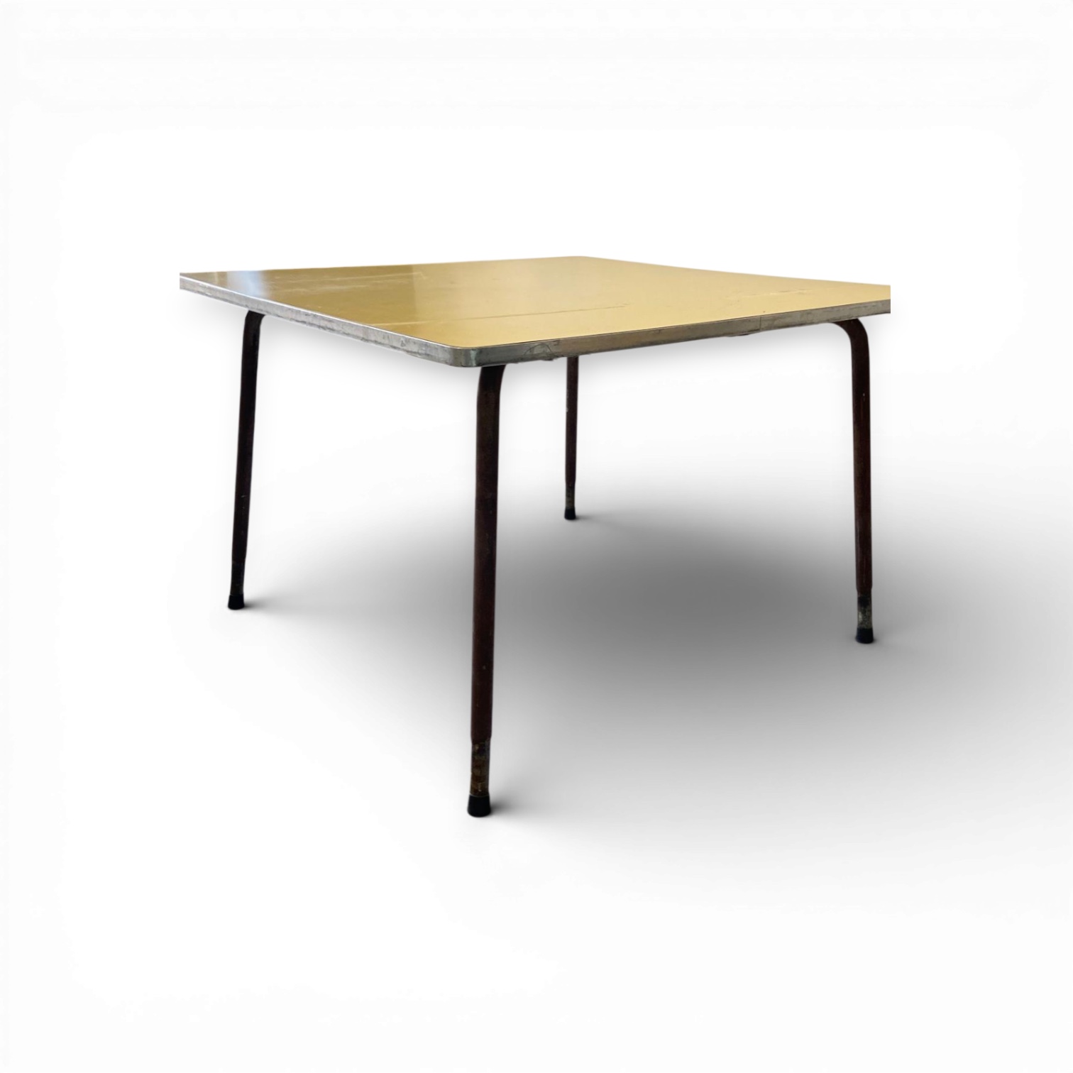 tavolo quadrato industriale con piano in formica gialla