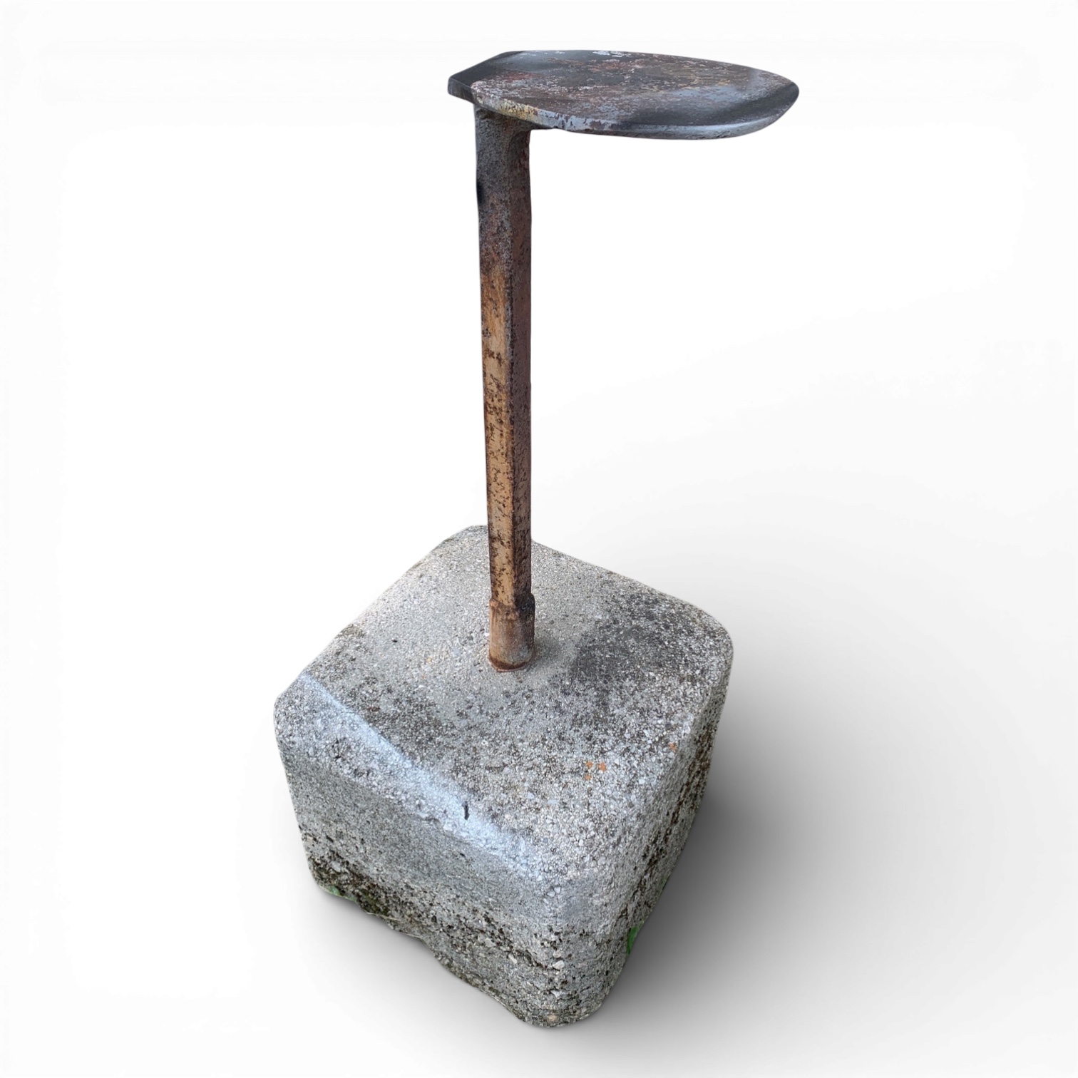 battilama industriale con base in cemento e ferro