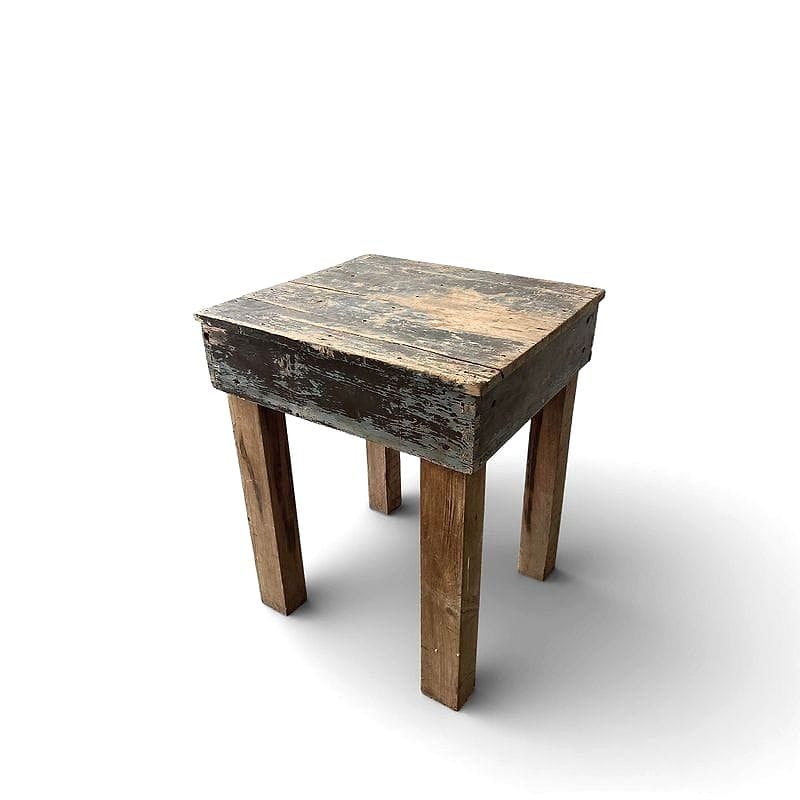 tavolino rustico patinato con tracce d'azzurro