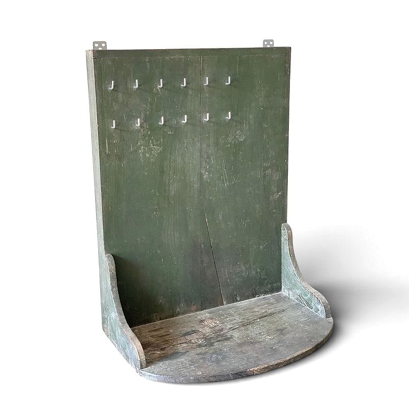 portachiavi da parete in legno patinato verde