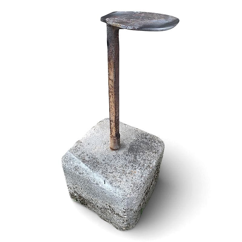 battilama industriale con base in cemento e ferro