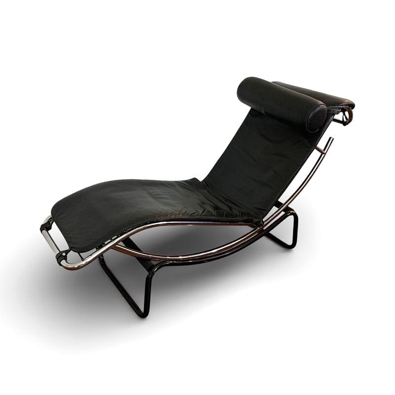 chaise longue a struttura tubolare nera